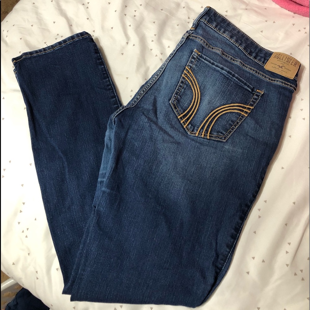 Hollister Darkwash/Distress Jean size: 15R